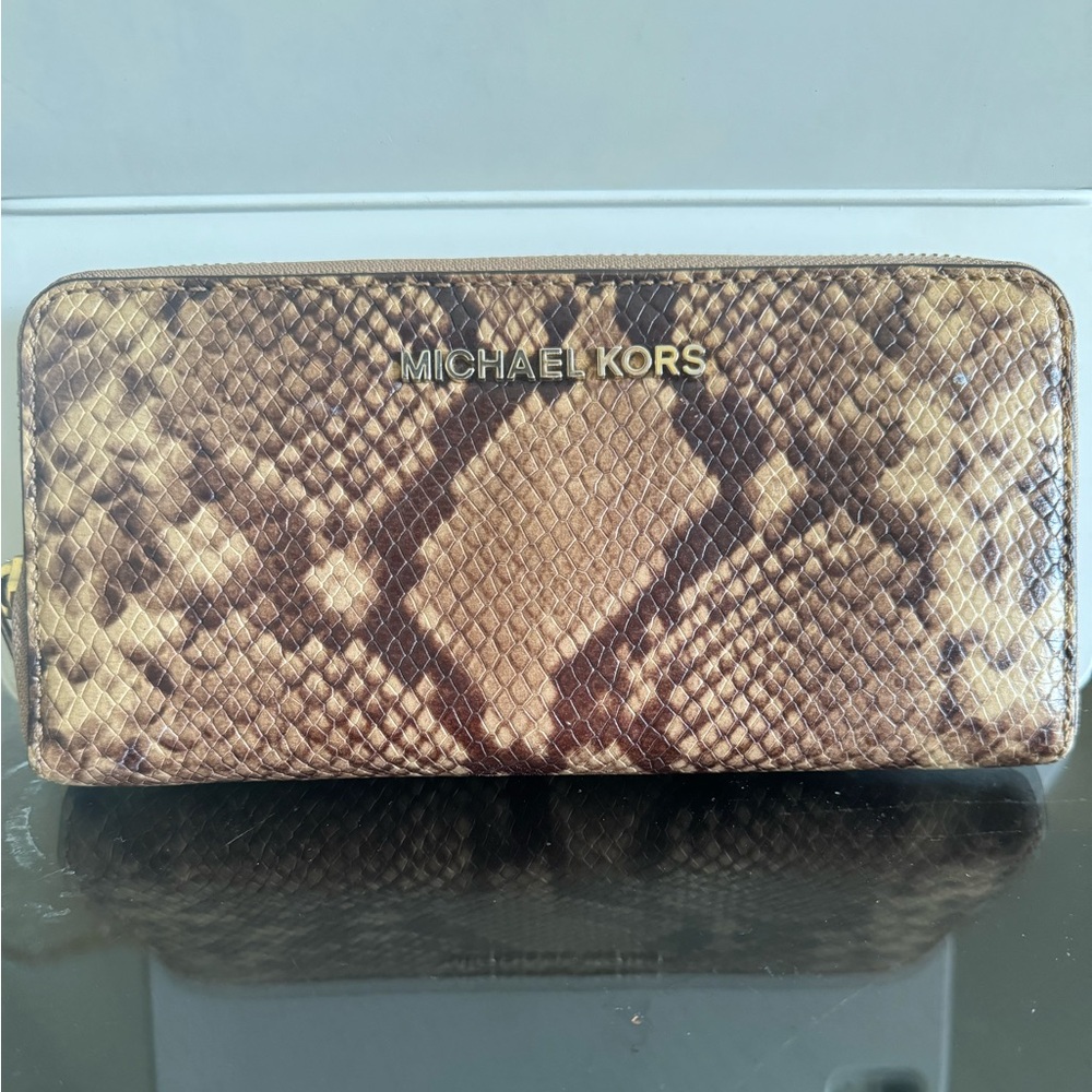 Michael Kors Wallet. Gently used